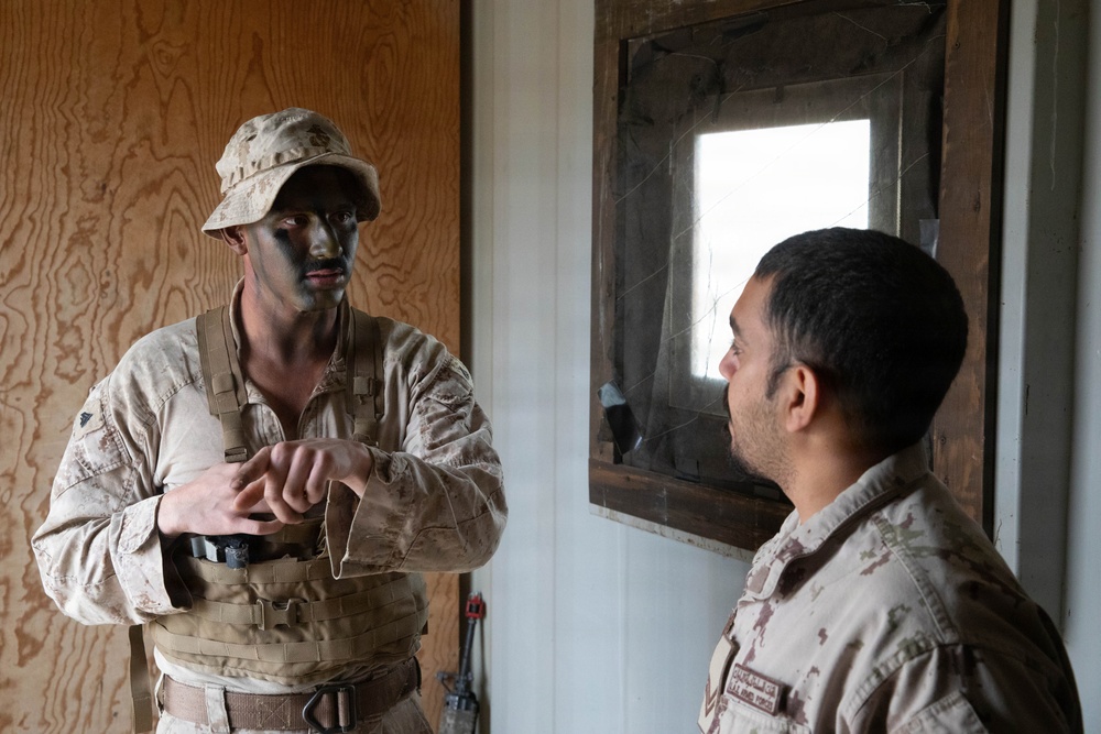 U.S. Marines with 3rd Bn, 7th Marines train with members of UAE Presidential Guard during SLTE
