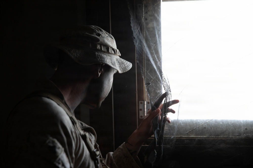 U.S. Marines with 3rd Bn, 7th Marines train with members of UAE Presidential Guard during SLTE