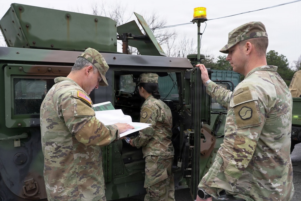 Convoy leaders conduct final movement checks