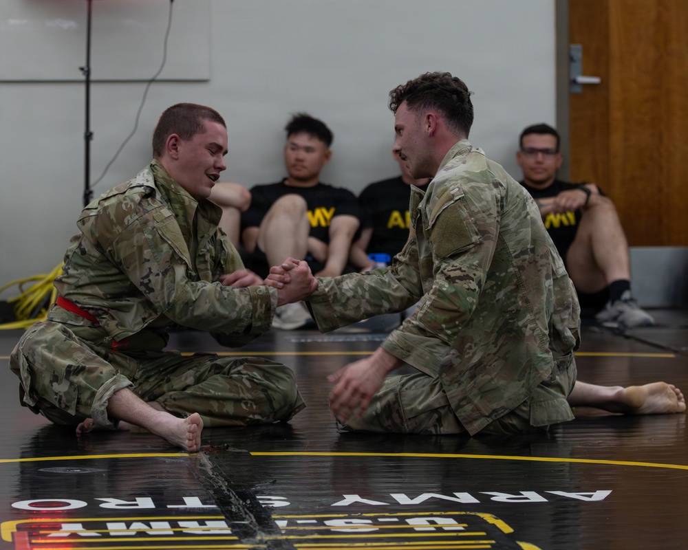 Iron Soldiers fight to win in Combatives during Torch Week