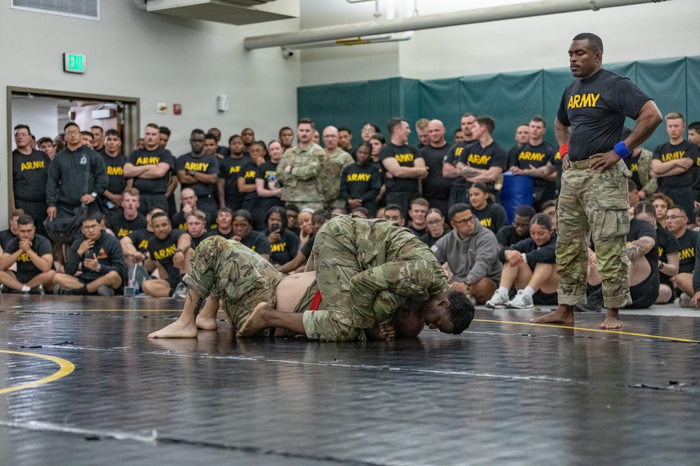 Iron Soldiers fight to win in Combatives during Torch Week