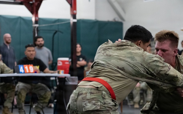 Iron Soldiers fight to win in Combatives during Torch Week
