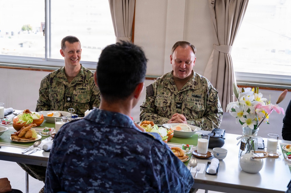 CFAS Commander Visits JS Jintsū (DE-230)