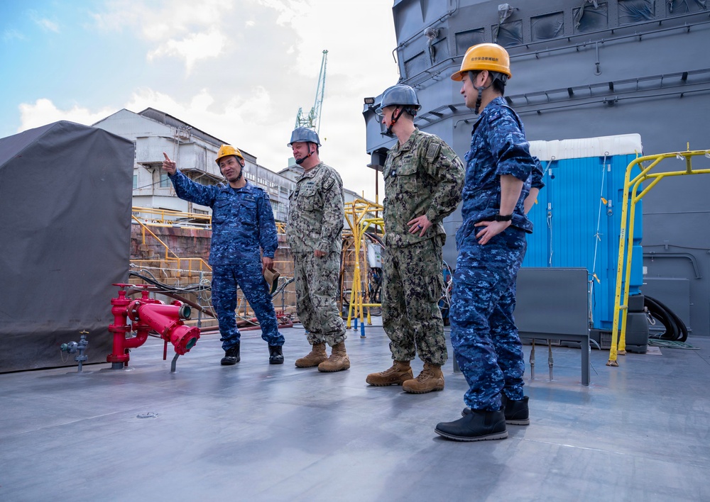 CFAS Commander Visits JS Jintsū (DE-230)