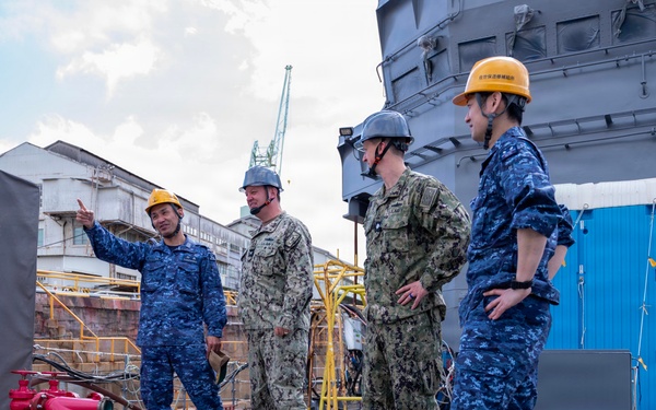 CFAS Commander Visits JS Jintsū (DE-230)