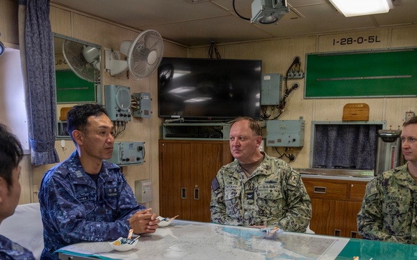CFAS Commander Visits JS Jintsū (DE-230)