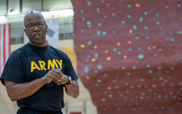 HHC Soldiers conduct CPT physical training at Camp Humphreys