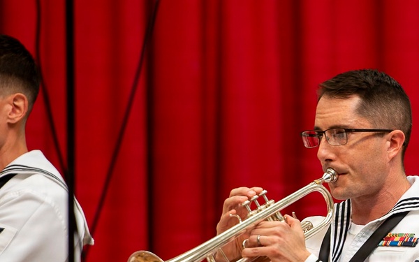 "Harbor" Brass Quintet Performs at the Ala Moana Center Stage