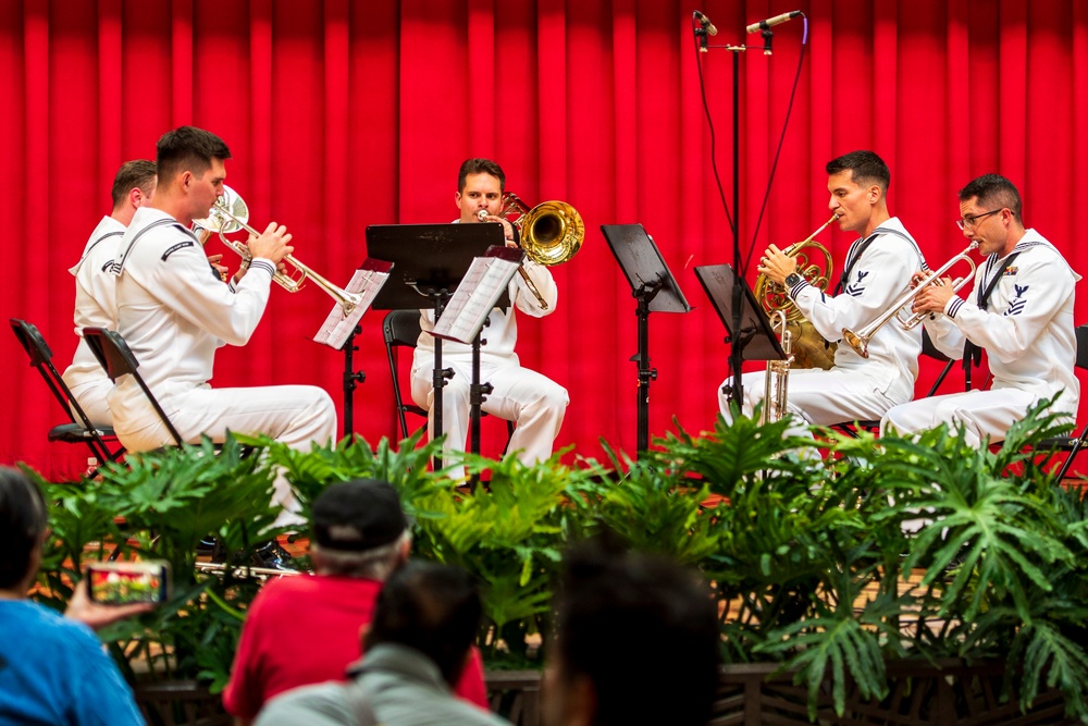 "Harbor" Brass Quintet Performs at Ala Moana Center Stage