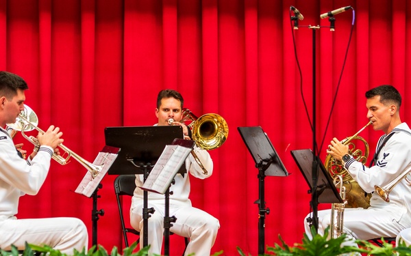 "Harbor" Brass Quintet Performs at Ala Moana Center Stage
