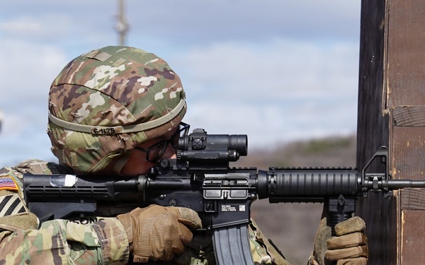 Headquarters company conducts weapons qualification in Paju