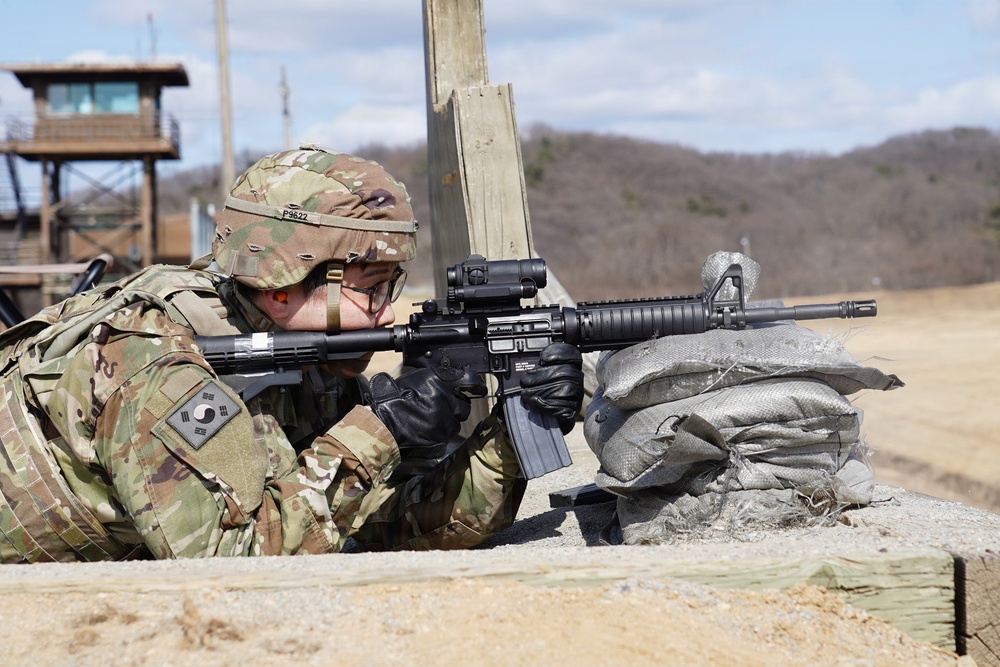 Headquarters company conducts weapons qualification in Paju