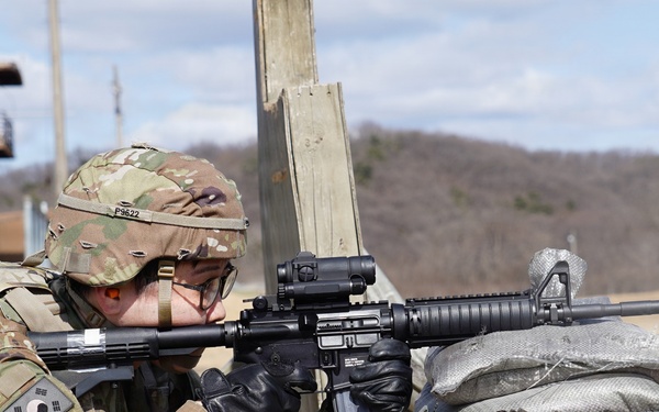 Headquarters company conducts weapons qualification in Paju