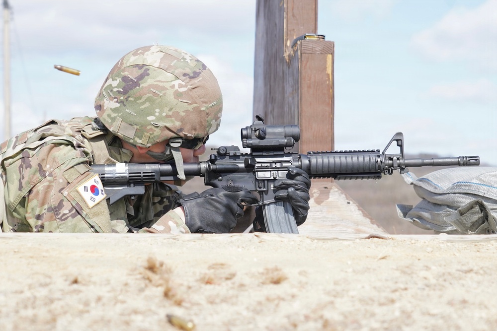 Headquarters company conducts weapons qualification in Paju