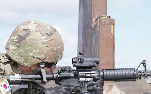 Headquarters company conducts weapons qualification in Paju