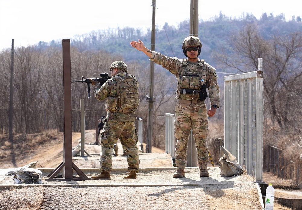 Headquarters company conducts weapons qualification in Paju