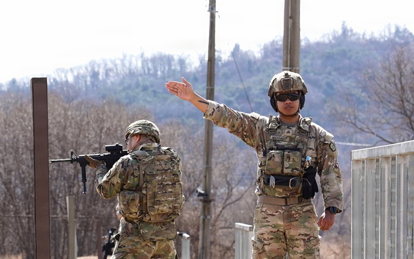 Headquarters company conducts weapons qualification in Paju