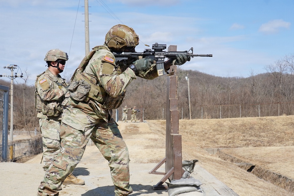 Headquarters company conducts weapons qualification in Paju