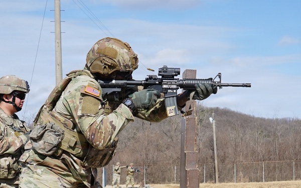 Headquarters company conducts weapons qualification in Paju