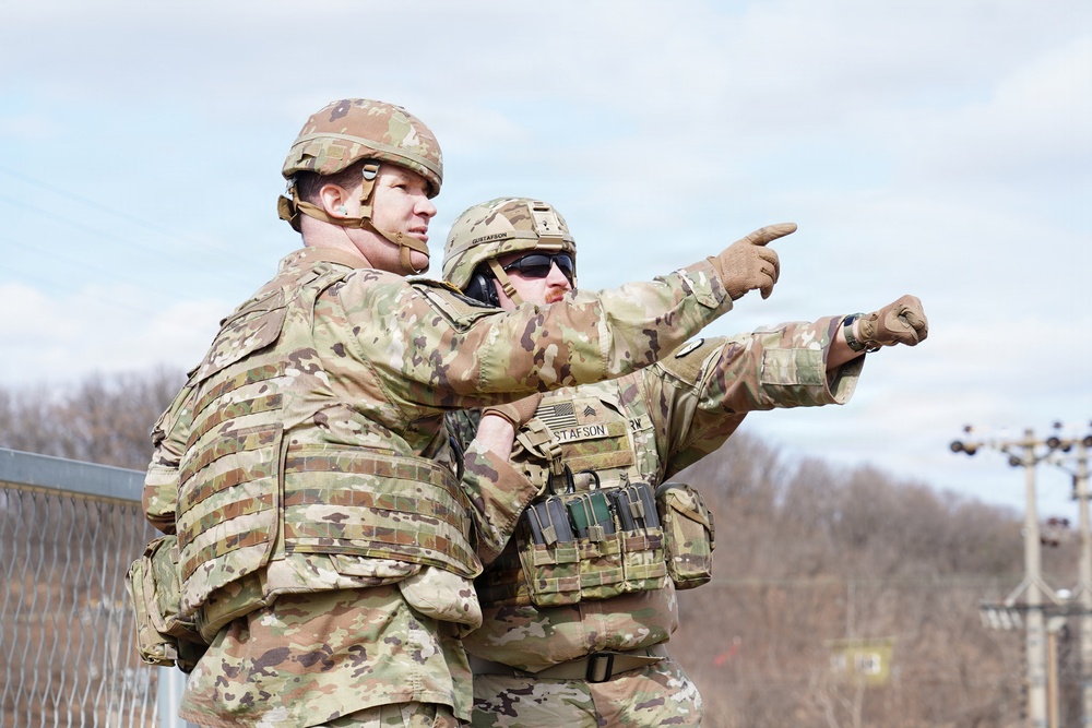 Headquarters company conducts weapons qualification in Paju