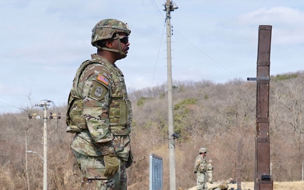 Headquarters company conducts weapons qualification in Paju