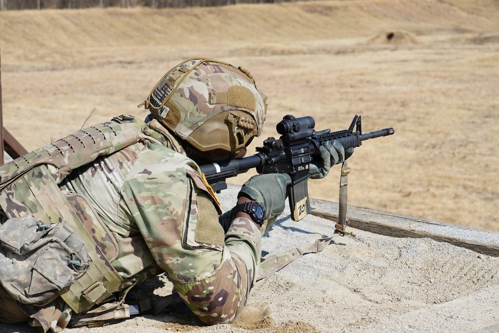 Headquarters company conducts weapons qualification in Paju