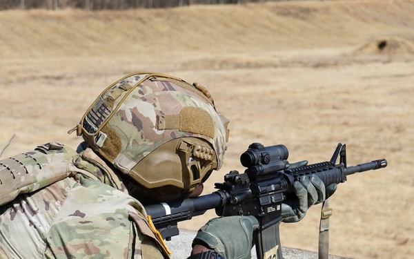 Headquarters company conducts weapons qualification in Paju