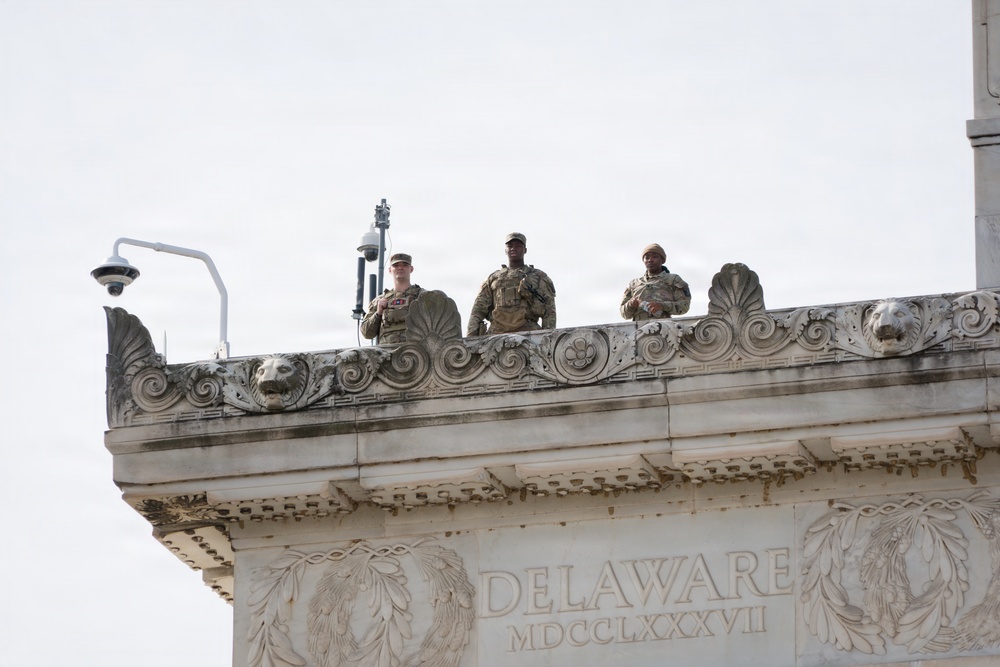 Mississippi National Guard Soldiers patrol at the Lincoln Memorial