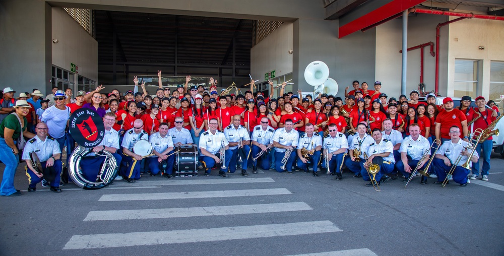 Aguadulce, Panama, Tour Firmeza: Band Performances