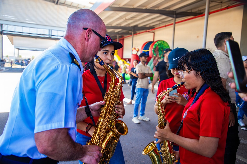 Aguadulce, Panama, Tour Firmeza: Band Performances