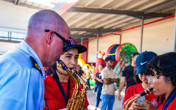 Aguadulce, Panama, Tour Firmeza: Band Performances