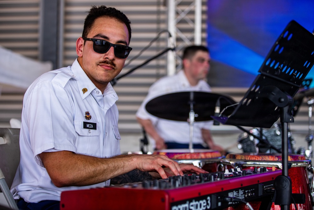 Aguadulce, Panama, Tour Firmeza: Band Performances