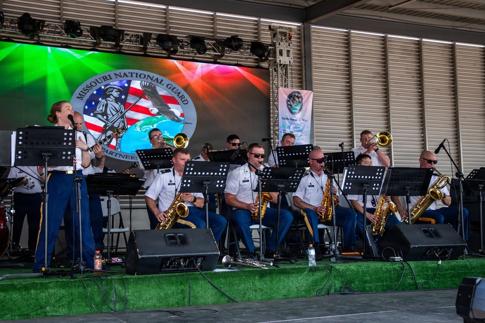 Aguadulce, Panama, Tour Firmeza: Band Performances
