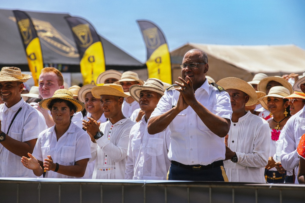 Aguadulce, Panama, Tour Firmeza: Band Performances
