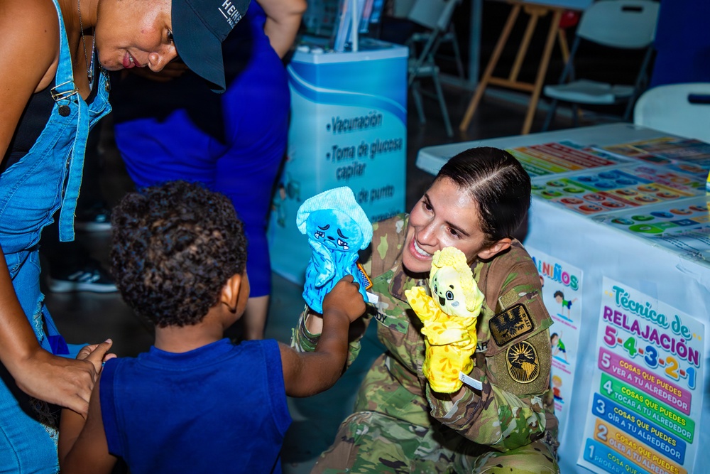 Aguadulce, Panama, Tour Firmeza: Army Booths