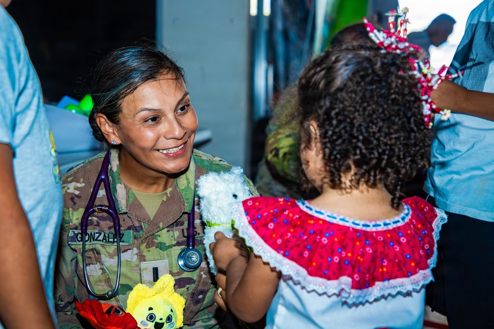 Aguadulce, Panama, Tour Firmeza: Army Booths
