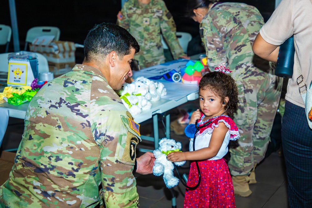 Aguadulce, Panama, Tour Firmeza: Army Booths