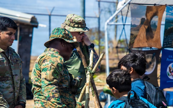 Aguadulce, Panama, Tour Firmeza: Army Booths