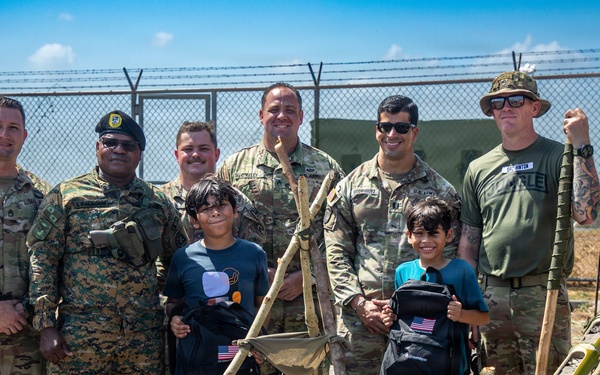 Aguadulce, Panama, Tour Firmeza: Army Booths