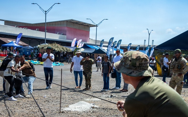 Aguadulce, Panama, Tour Firmeza: Army Booths