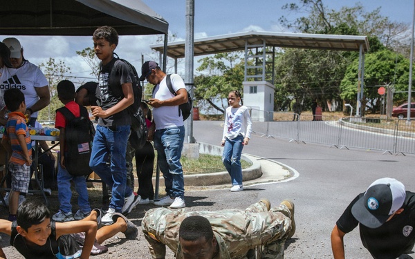Aguadulce, Panama, Tour Firmeza: Army Booths