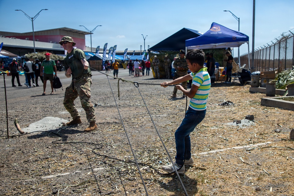 Aguadulce, Panama, Tour Firmeza: Army Booths