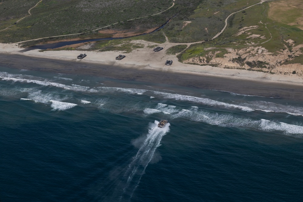 11th MEU Marines, Sailors Conduct Ship-to-shore Operations
