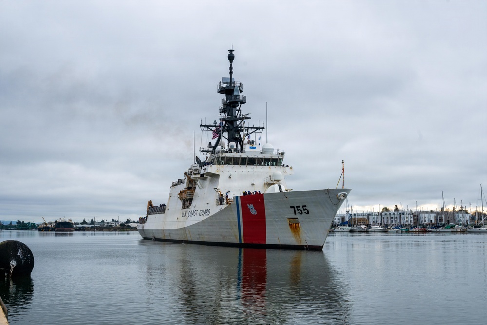 Coast Guard Cutter Munro crew returns home after 119-day, multi-mission patrol