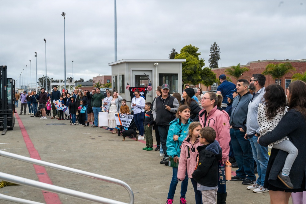 Coast Guard Cutter Munro crew returns home after 119-day, multi-mission patrol