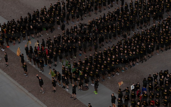 Combat Aviation Brigade, 1st Armored Division soars over division run