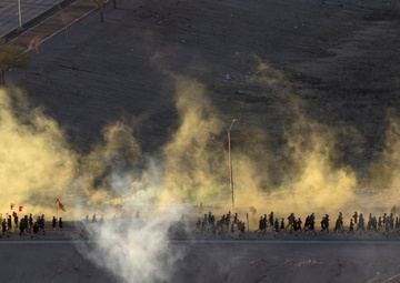 Combat Aviation Brigade, 1st Armored Division soars over division run