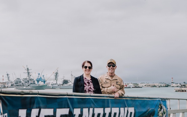 STAFFDEL Hart Visits USS Indiana (SSN 789)