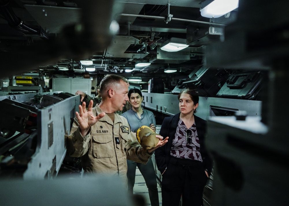 STAFFDEL Hart Visits USS Indiana (SSN 789)