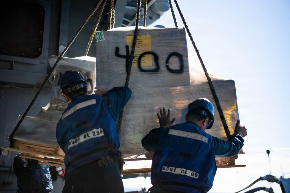 Boxer Sailors, Marines Execute RAS Working Party